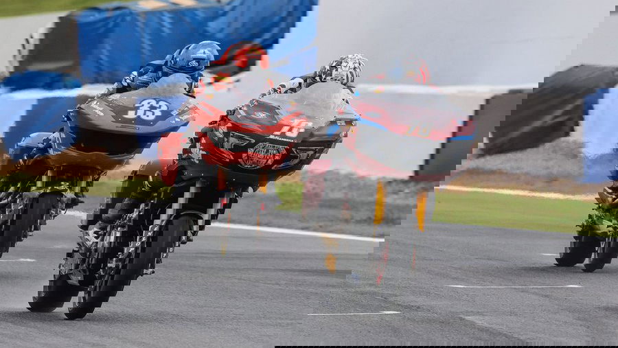 Loris Baz